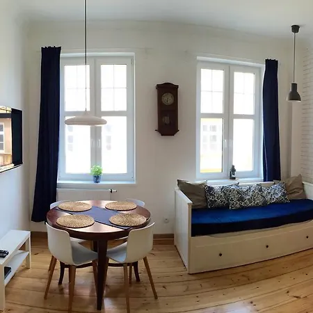 I Apartment *