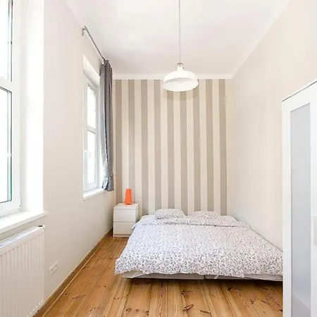 I Apartment *